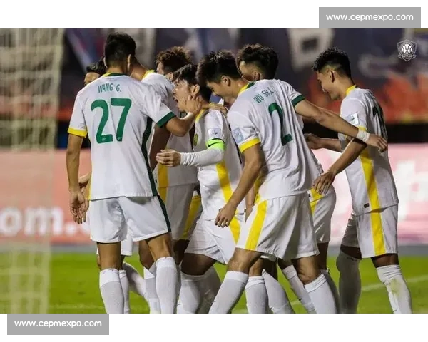 李磊 200 战获纪念球衣 与张稀哲 400 战传奇合影致敬队史